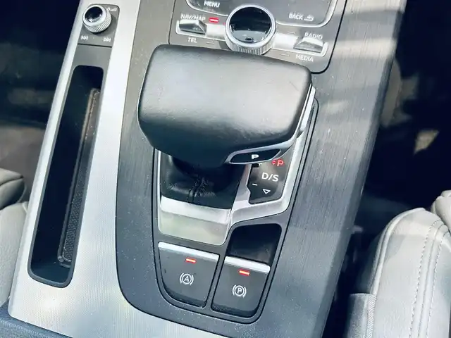 アウディ Ｑ５ 40TDIクワトロスポーツエアサ 大阪府 2020(令2)年 3.7万km 白 バーチャルコックピット/サンルーフ/ACC/純正ナビ/TV/360度カメラ/純正18インチAW/電動リアゲート/サイドアシスト/クリアランスソナー/レザーシート/パワーシート/Dシートメモリ/シートヒーター/ルーフレール/パドルシフト/ETC