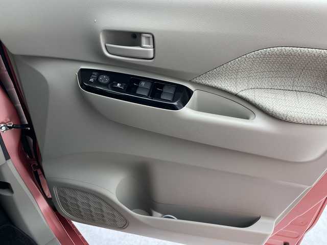 日産 ルークス X 沖縄県 2023(令5)年 2万km ブロッサムピンク 純正９インチディスプレイオーディオ　/アラウンドビューモニター　/アイドリングストップ　/スマートキー　/Ｂｌｕｅｔｏｏｔｈ/USB　/ミュージックプレイヤー接続/ＥＴＣ　/ドライブレコーダー　/片側パワースライドドア/前後コーナーセンサー　/エマージェンシーブレーキ/横滑り防止装置/盗難防止装置/オートライト