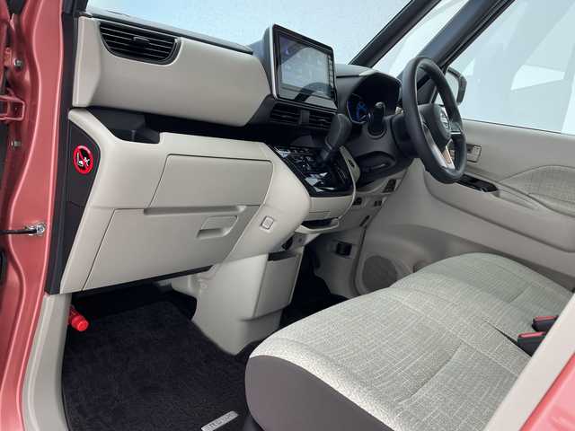 日産 ルークス X 沖縄県 2023(令5)年 2万km ブロッサムピンク 純正９インチディスプレイオーディオ　/アラウンドビューモニター　/アイドリングストップ　/スマートキー　/Ｂｌｕｅｔｏｏｔｈ/USB　/ミュージックプレイヤー接続/ＥＴＣ　/ドライブレコーダー　/片側パワースライドドア/前後コーナーセンサー　/エマージェンシーブレーキ/横滑り防止装置/盗難防止装置/オートライト