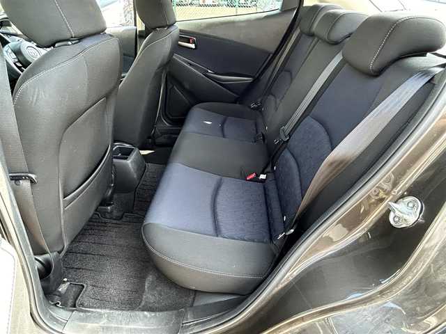 マツダ デミオ 13S 福島県 2015(平27)年 10.4万km チタニウムフラッシュマイカ ４WD/純正ナビ/Bluetooth/FM/AM/USB/衝突軽減ブレーキ/ステアリングリモコン/アイドリングストップ/電動格納ドアミラー/バックカメラ/ETC/ＬＥＤヘッドライト/オートライト/純正フロアマット/純正ホイールカバー/AAC/スマートキー/スペアキー/取扱説明書/保証書/4本スノータイヤ付
