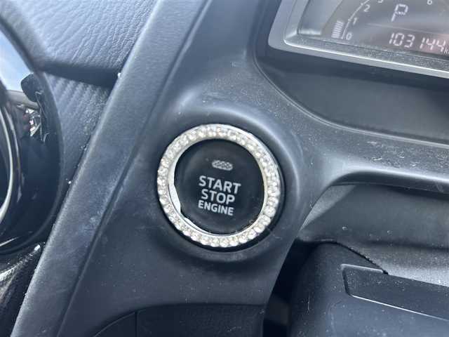 マツダ デミオ 13S 福島県 2015(平27)年 10.4万km チタニウムフラッシュマイカ ４WD/純正ナビ/Bluetooth/FM/AM/USB/衝突軽減ブレーキ/ステアリングリモコン/アイドリングストップ/電動格納ドアミラー/バックカメラ/ETC/ＬＥＤヘッドライト/オートライト/純正フロアマット/純正ホイールカバー/AAC/スマートキー/スペアキー/取扱説明書/保証書/4本スノータイヤ付