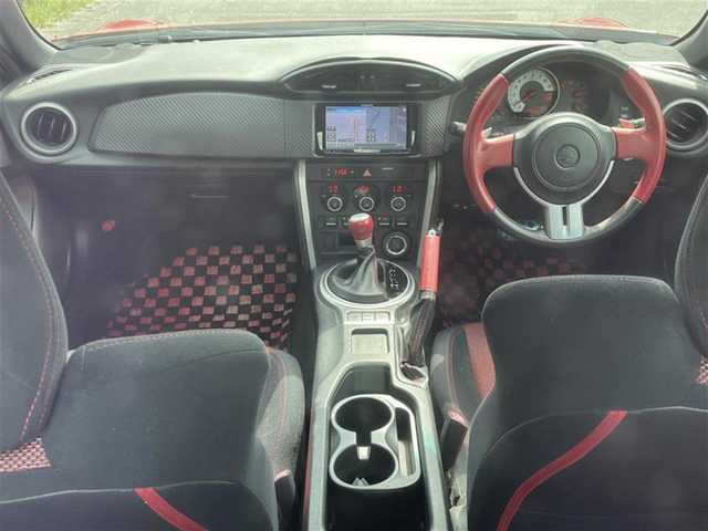 トヨタ ８６ GT 栃木県 2014(平26)年 11.3万km ライトニングレッド (株)IDOMが運営する【じしゃロン宇都宮店】の自社ローン専用車両になります。こちらは現金またはオートローンご利用時の価格です。自社ローンご希望の方は別途その旨お申付け下さい/禁煙車/モデリスタエアロ/社外７型ナビ/Ｂｌｕｅｔｏｏｔｈ接続/ＣＤ/バックカメラ/ドライブレコーダー/パドルシフト/ＥＴＣ/カーテンエアバック/純正アルミホイール/プッシュスタート/スマートキー