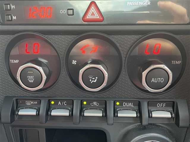 トヨタ ８６ GT 栃木県 2014(平26)年 11.3万km ライトニングレッド (株)IDOMが運営する【じしゃロン宇都宮店】の自社ローン専用車両になります。こちらは現金またはオートローンご利用時の価格です。自社ローンご希望の方は別途その旨お申付け下さい/禁煙車/モデリスタエアロ/社外７型ナビ/Ｂｌｕｅｔｏｏｔｈ接続/ＣＤ/バックカメラ/ドライブレコーダー/パドルシフト/ＥＴＣ/カーテンエアバック/純正アルミホイール/プッシュスタート/スマートキー