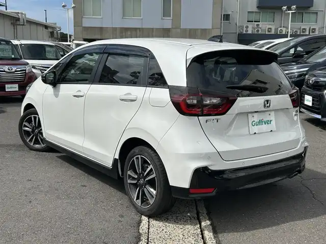 ホンダ フィット e:HEV RS 島根県 2023(令5)年 1.5万km プラチナホワイトパール 純正ＳＤナビ　/Ｂｌｕｅｔｏｏｔｈ接続　/前後ドライブレコーダー　/ビルトインＥＴＣ　/バックカメラ　/アダプティブクルーズコントロール/衝突軽減ブレーキ　/レーンアシスト/電動パーキングブレーキ/パドルシフト　/前後コーナーセンサー　/横滑り防止装置/アイドリングストップ　/スマートキー/プッシュスタート/純正LEDヘッドライト/純正16インチアルミホイール　/純正フロアマット
