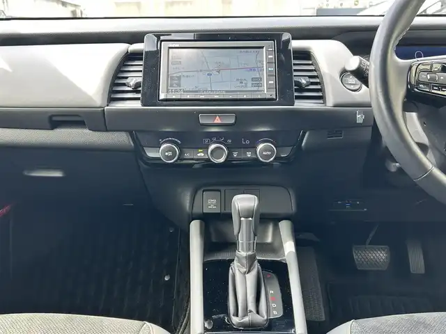 ホンダ フィット e:HEV RS 島根県 2023(令5)年 1.5万km プラチナホワイトパール 純正ＳＤナビ　/Ｂｌｕｅｔｏｏｔｈ接続　/前後ドライブレコーダー　/ビルトインＥＴＣ　/バックカメラ　/アダプティブクルーズコントロール/衝突軽減ブレーキ　/レーンアシスト/電動パーキングブレーキ/パドルシフト　/前後コーナーセンサー　/横滑り防止装置/アイドリングストップ　/スマートキー/プッシュスタート/純正LEDヘッドライト/純正16インチアルミホイール　/純正フロアマット