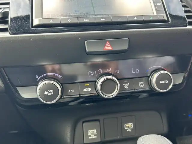 ホンダ フィット e:HEV RS 島根県 2023(令5)年 1.5万km プラチナホワイトパール 純正ＳＤナビ　/Ｂｌｕｅｔｏｏｔｈ接続　/前後ドライブレコーダー　/ビルトインＥＴＣ　/バックカメラ　/アダプティブクルーズコントロール/衝突軽減ブレーキ　/レーンアシスト/電動パーキングブレーキ/パドルシフト　/前後コーナーセンサー　/横滑り防止装置/アイドリングストップ　/スマートキー/プッシュスタート/純正LEDヘッドライト/純正16インチアルミホイール　/純正フロアマット