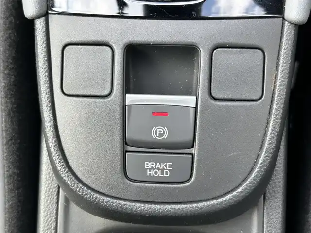ホンダ フィット e:HEV RS 島根県 2023(令5)年 1.5万km プラチナホワイトパール 純正ＳＤナビ　/Ｂｌｕｅｔｏｏｔｈ接続　/前後ドライブレコーダー　/ビルトインＥＴＣ　/バックカメラ　/アダプティブクルーズコントロール/衝突軽減ブレーキ　/レーンアシスト/電動パーキングブレーキ/パドルシフト　/前後コーナーセンサー　/横滑り防止装置/アイドリングストップ　/スマートキー/プッシュスタート/純正LEDヘッドライト/純正16インチアルミホイール　/純正フロアマット