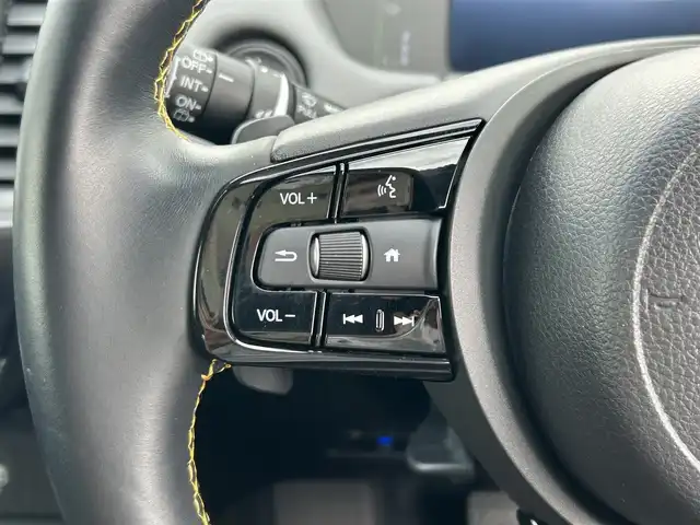 ホンダ フィット e:HEV RS 島根県 2023(令5)年 1.5万km プラチナホワイトパール 純正ＳＤナビ　/Ｂｌｕｅｔｏｏｔｈ接続　/前後ドライブレコーダー　/ビルトインＥＴＣ　/バックカメラ　/アダプティブクルーズコントロール/衝突軽減ブレーキ　/レーンアシスト/電動パーキングブレーキ/パドルシフト　/前後コーナーセンサー　/横滑り防止装置/アイドリングストップ　/スマートキー/プッシュスタート/純正LEDヘッドライト/純正16インチアルミホイール　/純正フロアマット