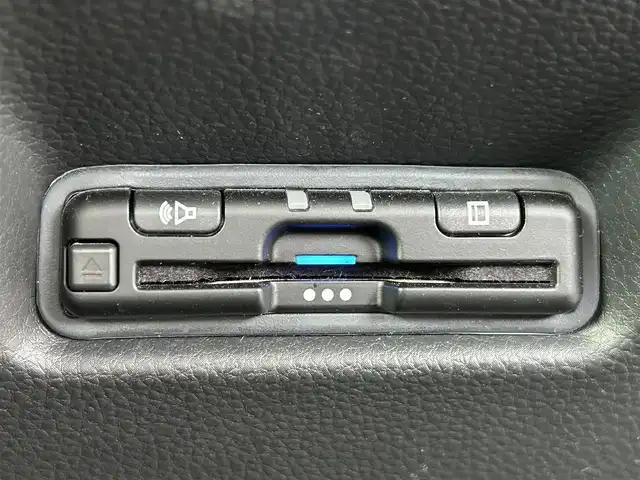 ホンダ フィット e:HEV RS 島根県 2023(令5)年 1.5万km プラチナホワイトパール 純正ＳＤナビ　/Ｂｌｕｅｔｏｏｔｈ接続　/前後ドライブレコーダー　/ビルトインＥＴＣ　/バックカメラ　/アダプティブクルーズコントロール/衝突軽減ブレーキ　/レーンアシスト/電動パーキングブレーキ/パドルシフト　/前後コーナーセンサー　/横滑り防止装置/アイドリングストップ　/スマートキー/プッシュスタート/純正LEDヘッドライト/純正16インチアルミホイール　/純正フロアマット