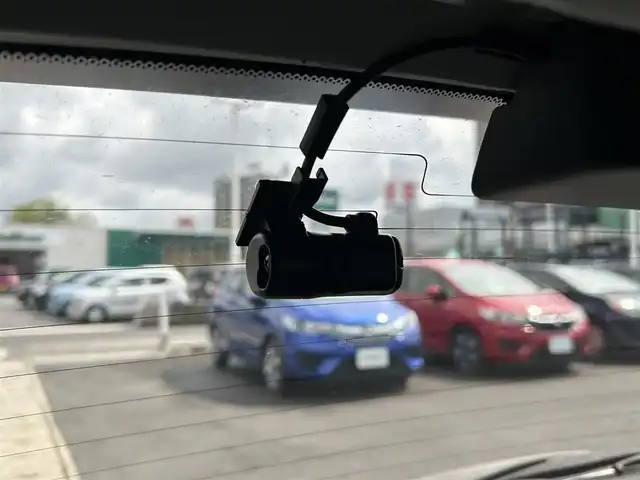ホンダ フィット e:HEV RS 島根県 2023(令5)年 1.5万km プラチナホワイトパール 純正ＳＤナビ　/Ｂｌｕｅｔｏｏｔｈ接続　/前後ドライブレコーダー　/ビルトインＥＴＣ　/バックカメラ　/アダプティブクルーズコントロール/衝突軽減ブレーキ　/レーンアシスト/電動パーキングブレーキ/パドルシフト　/前後コーナーセンサー　/横滑り防止装置/アイドリングストップ　/スマートキー/プッシュスタート/純正LEDヘッドライト/純正16インチアルミホイール　/純正フロアマット