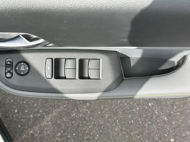 ホンダ フィット e:HEV RS 島根県 2023(令5)年 1.5万km プラチナホワイトパール 純正ＳＤナビ　/Ｂｌｕｅｔｏｏｔｈ接続　/前後ドライブレコーダー　/ビルトインＥＴＣ　/バックカメラ　/アダプティブクルーズコントロール/衝突軽減ブレーキ　/レーンアシスト/電動パーキングブレーキ/パドルシフト　/前後コーナーセンサー　/横滑り防止装置/アイドリングストップ　/スマートキー/プッシュスタート/純正LEDヘッドライト/純正16インチアルミホイール　/純正フロアマット