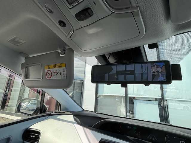 トヨタ プリウス S 宮城県 2019(令1)年 5.5万km シルバーM 登録時走行距離５４４８９ｋｍ/衝突被害軽減システム/バックカメラ/レーダークルーズコントロール/LEDオートライト/15インチアルミホイール/ドライブレコーダー/コーナーセンサー/ステアリングスイッチ/電動格納ウィンカーミラー/フォグランプ/純正フロアマット/スマートキー/ETC/レーンキープアシスト/パーキングアシスト/オートマッチクハイビーム/デジタルインナーミラー/横滑り防止装置/盗難防止装置/ABS/プリクラッシュセーフティー/クリアランスソナー/純正フロアマット/プッシュスタート/純正SDフルセグナビ/Bluetooth接続/SDサーバー/AM/FM/CD/DVD/Wミラー/ドアバイザー