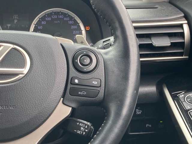 レクサス ＩＳ 300h 千葉県 2014(平26)年 7万km ソニックチタニウム 純正ナビ/CD/DVD/Bluetooth/フルセグTV/バックカメラ/ETC/ドライブレコーダー/ハーフレザーシート/前席パワーシート/前席シートヒーター/ステアリングヒーター/クルーズコントロール/パドルシフト/ブラインドスポットモニター/スペアキー/プッシュスタート/ステアリングスイッチ/純正アルミホイール/純正フロアマット/保証書・取扱説明書