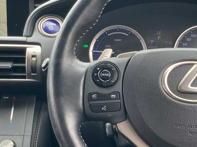 レクサス ＩＳ 300h 千葉県 2014(平26)年 7万km ソニックチタニウム 純正ナビ/CD/DVD/Bluetooth/フルセグTV/バックカメラ/ETC/ドライブレコーダー/ハーフレザーシート/前席パワーシート/前席シートヒーター/ステアリングヒーター/クルーズコントロール/パドルシフト/ブラインドスポットモニター/スペアキー/プッシュスタート/ステアリングスイッチ/純正アルミホイール/純正フロアマット/保証書・取扱説明書