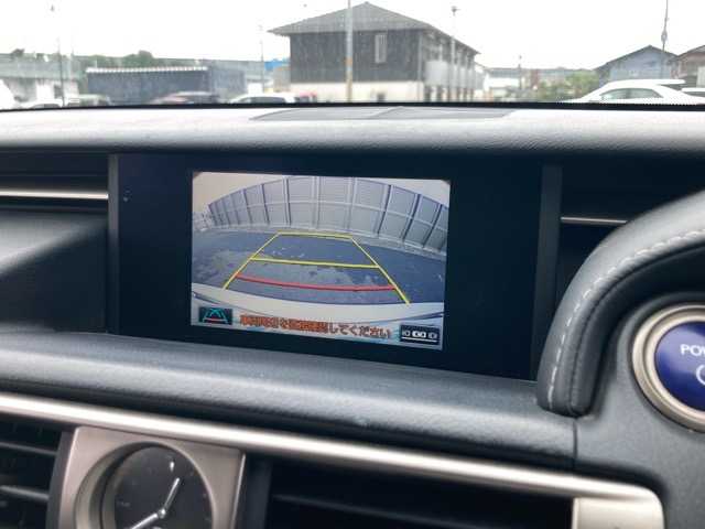レクサス ＩＳ 300h 千葉県 2014(平26)年 7万km ソニックチタニウム 純正ナビ/CD/DVD/Bluetooth/フルセグTV/バックカメラ/ETC/ドライブレコーダー/ハーフレザーシート/前席パワーシート/前席シートヒーター/ステアリングヒーター/クルーズコントロール/パドルシフト/ブラインドスポットモニター/スペアキー/プッシュスタート/ステアリングスイッチ/純正アルミホイール/純正フロアマット/保証書・取扱説明書