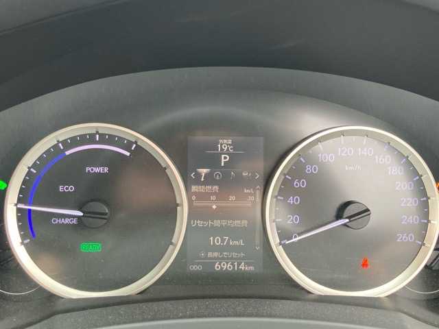 レクサス ＩＳ 300h 千葉県 2014(平26)年 7万km ソニックチタニウム 純正ナビ/CD/DVD/Bluetooth/フルセグTV/バックカメラ/ETC/ドライブレコーダー/ハーフレザーシート/前席パワーシート/前席シートヒーター/ステアリングヒーター/クルーズコントロール/パドルシフト/ブラインドスポットモニター/スペアキー/プッシュスタート/ステアリングスイッチ/純正アルミホイール/純正フロアマット/保証書・取扱説明書