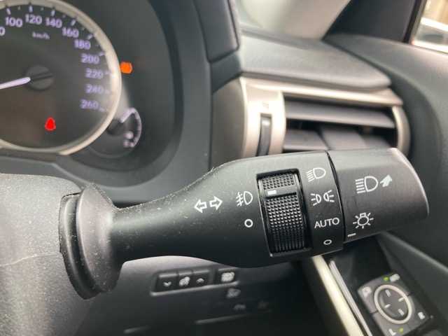 レクサス ＩＳ 300h 千葉県 2014(平26)年 7万km ソニックチタニウム 純正ナビ/CD/DVD/Bluetooth/フルセグTV/バックカメラ/ETC/ドライブレコーダー/ハーフレザーシート/前席パワーシート/前席シートヒーター/ステアリングヒーター/クルーズコントロール/パドルシフト/ブラインドスポットモニター/スペアキー/プッシュスタート/ステアリングスイッチ/純正アルミホイール/純正フロアマット/保証書・取扱説明書