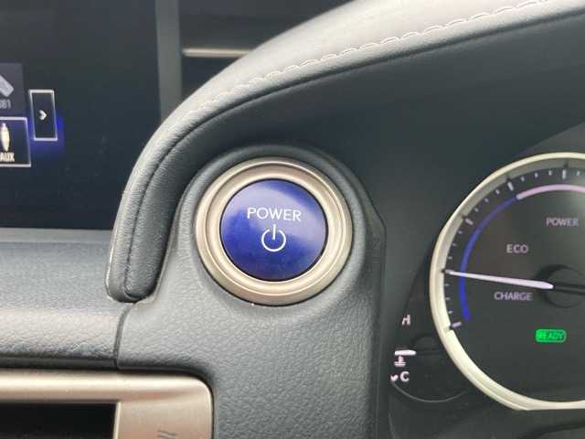 レクサス ＩＳ 300h 千葉県 2014(平26)年 7万km ソニックチタニウム 純正ナビ/CD/DVD/Bluetooth/フルセグTV/バックカメラ/ETC/ドライブレコーダー/ハーフレザーシート/前席パワーシート/前席シートヒーター/ステアリングヒーター/クルーズコントロール/パドルシフト/ブラインドスポットモニター/スペアキー/プッシュスタート/ステアリングスイッチ/純正アルミホイール/純正フロアマット/保証書・取扱説明書