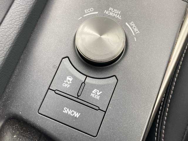 レクサス ＩＳ 300h 千葉県 2014(平26)年 7万km ソニックチタニウム 純正ナビ/CD/DVD/Bluetooth/フルセグTV/バックカメラ/ETC/ドライブレコーダー/ハーフレザーシート/前席パワーシート/前席シートヒーター/ステアリングヒーター/クルーズコントロール/パドルシフト/ブラインドスポットモニター/スペアキー/プッシュスタート/ステアリングスイッチ/純正アルミホイール/純正フロアマット/保証書・取扱説明書