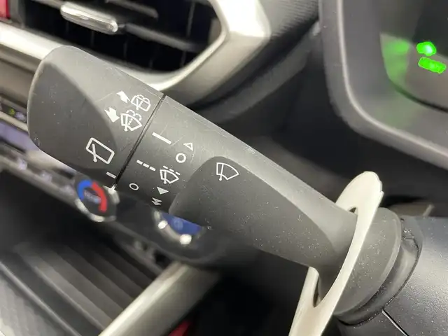 ダイハツ ロッキー X HEV 茨城県 2022(令4)年 2.4万km シャイニングホワイトパール 純正ナビ/バックカメラ/フルセグ/衝突被害軽減ブレーキ/車線逸脱抑制装置/オートマチックハイビーム/クリアランスソナー/ETC/ドラレコ/純正16インチAW/LEDヘッドライト/スマートキー