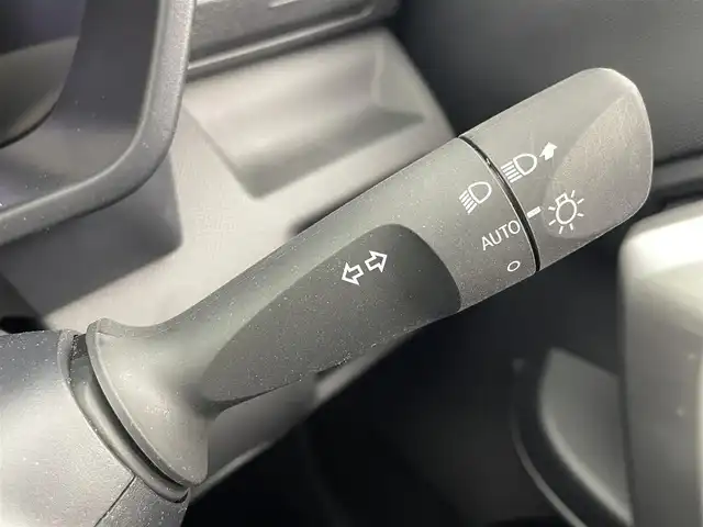 ダイハツ ロッキー X HEV 茨城県 2022(令4)年 2.4万km シャイニングホワイトパール 純正ナビ/バックカメラ/フルセグ/衝突被害軽減ブレーキ/車線逸脱抑制装置/オートマチックハイビーム/クリアランスソナー/ETC/ドラレコ/純正16インチAW/LEDヘッドライト/スマートキー