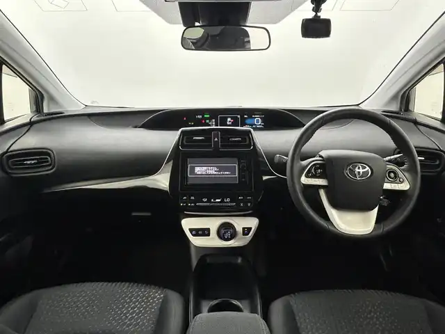 トヨタ プリウス S 熊本県 2016(平28)年 4.6万km グレーメタリック 純正ナビ　/社外前方ドライブレコーダー　/社外エアロ（Ｆ・Ｓ・Ｒ）　/バックカメラ　/ビルトインＥＴＣ　/レーダークルーズコントロール　/衝突軽減ブレーキ　/横滑り防止　/社外フロアマット/社外１７インチAW/オートライト/オートマチックハイビーム/フォグライト/スマートキー　/プッシュスタート/スペアキー1本