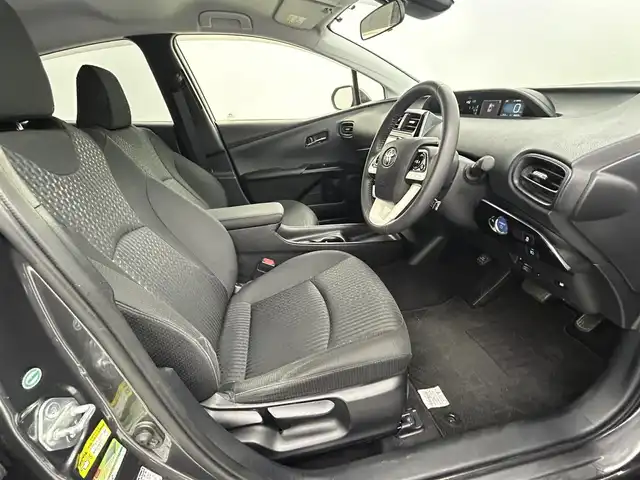 トヨタ プリウス S 熊本県 2016(平28)年 4.6万km グレーメタリック 純正ナビ　/社外前方ドライブレコーダー　/社外エアロ（Ｆ・Ｓ・Ｒ）　/バックカメラ　/ビルトインＥＴＣ　/レーダークルーズコントロール　/衝突軽減ブレーキ　/横滑り防止　/社外フロアマット/社外１７インチAW/オートライト/オートマチックハイビーム/フォグライト/スマートキー　/プッシュスタート/スペアキー1本