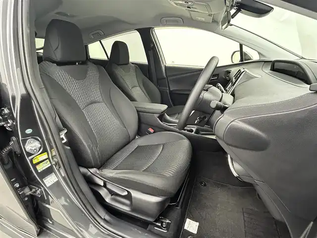トヨタ プリウス S 熊本県 2016(平28)年 4.6万km グレーメタリック 純正ナビ　/社外前方ドライブレコーダー　/社外エアロ（Ｆ・Ｓ・Ｒ）　/バックカメラ　/ビルトインＥＴＣ　/レーダークルーズコントロール　/衝突軽減ブレーキ　/横滑り防止　/社外フロアマット/社外１７インチAW/オートライト/オートマチックハイビーム/フォグライト/スマートキー　/プッシュスタート/スペアキー1本