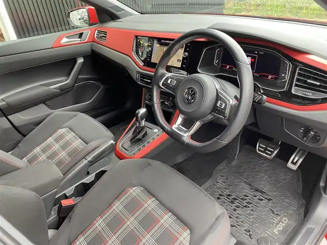 フォルクスワーゲン ポロＧＴＩ 福岡県 2019(令1)年 3万km フラッシュレッド アダプティブクルーズコントロール/ブラインドスポットモニター/レーンキープアシスト/ディスカバープロ　/Applecarplay/androidauto/フルセグTV/Bluetooth/バックカメラ　/CD/DVD/LEDヘッドライト/ステアリングスイッチ/パドルシフト/純正17インチアルミホイール/ETC