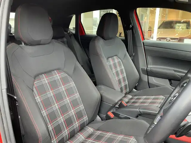 フォルクスワーゲン ポロＧＴＩ 福岡県 2019(令1)年 3万km フラッシュレッド アダプティブクルーズコントロール/ブラインドスポットモニター/レーンキープアシスト/ディスカバープロ　/Applecarplay/androidauto/フルセグTV/Bluetooth/バックカメラ　/CD/DVD/LEDヘッドライト/ステアリングスイッチ/パドルシフト/純正17インチアルミホイール/ETC