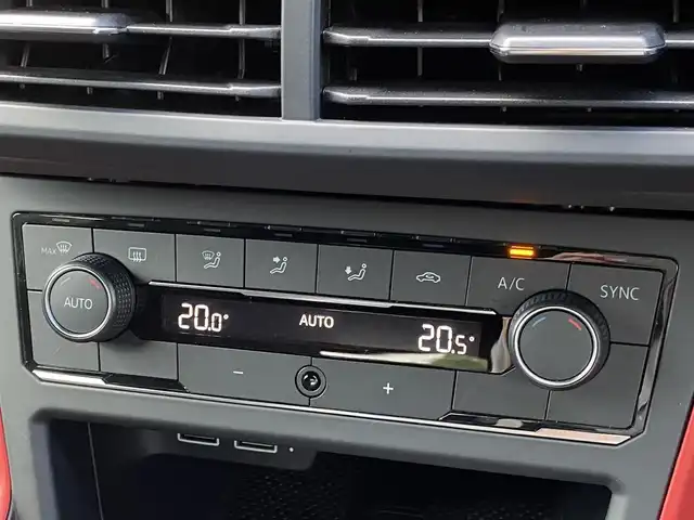 フォルクスワーゲン ポロＧＴＩ 福岡県 2019(令1)年 3万km フラッシュレッド アダプティブクルーズコントロール/ブラインドスポットモニター/レーンキープアシスト/ディスカバープロ　/Applecarplay/androidauto/フルセグTV/Bluetooth/バックカメラ　/CD/DVD/LEDヘッドライト/ステアリングスイッチ/パドルシフト/純正17インチアルミホイール/ETC