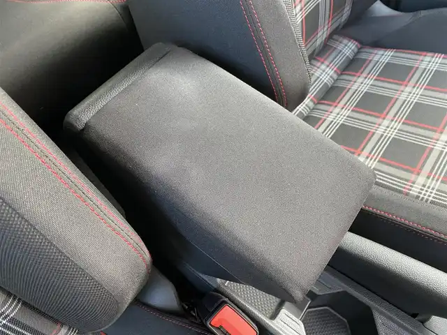 フォルクスワーゲン ポロＧＴＩ 福岡県 2019(令1)年 3万km フラッシュレッド アダプティブクルーズコントロール/ブラインドスポットモニター/レーンキープアシスト/ディスカバープロ　/Applecarplay/androidauto/フルセグTV/Bluetooth/バックカメラ　/CD/DVD/LEDヘッドライト/ステアリングスイッチ/パドルシフト/純正17インチアルミホイール/ETC