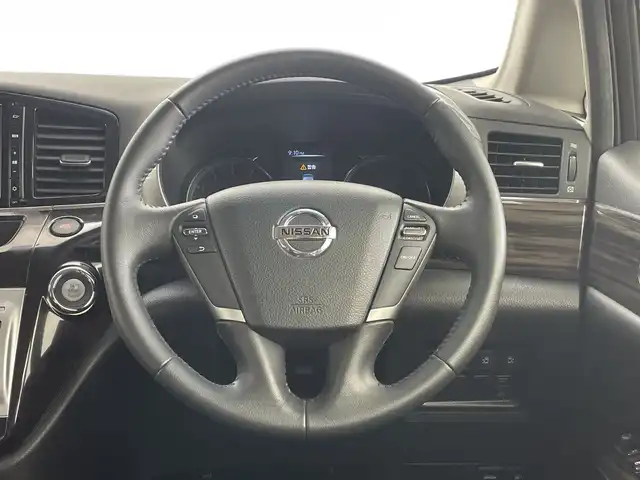 日産 エルグランド 250ハイウェイスターS 新潟県 2018(平30)年 3.8万km ブリリアントホワイトパール 純正9インチナビ MM518D-L/(フルセグ Bluetooth AM FM CD DVD Blueray SD iPod USB)/フリップダウンモニター/両側パワースライドドア/クルーズコントロール/ETC/AFS/キャプテンシート/オットマン/ドライブレコーダー/社外フロアマット/純正ドアバイザー/合皮ハーフレザーシート/LEDヘッドライト/オートライト/フロントフォグ/プッシュスタート/スマートキー/スペアキー/純正アルミホイール/取扱説明書/ダブルオートエアコン/ダブル+カーテンエアバッグ