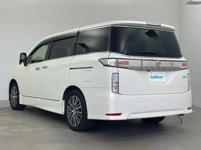 日産 エルグランド 250ハイウェイスターS 新潟県 2018(平30)年 3.8万km ブリリアントホワイトパール 純正9インチナビ MM518D-L/(フルセグ Bluetooth AM FM CD DVD Blueray SD iPod USB)/フリップダウンモニター/両側パワースライドドア/クルーズコントロール/ETC/AFS/キャプテンシート/オットマン/ドライブレコーダー/社外フロアマット/純正ドアバイザー/合皮ハーフレザーシート/LEDヘッドライト/オートライト/フロントフォグ/プッシュスタート/スマートキー/スペアキー/純正アルミホイール/取扱説明書/ダブルオートエアコン/ダブル+カーテンエアバッグ