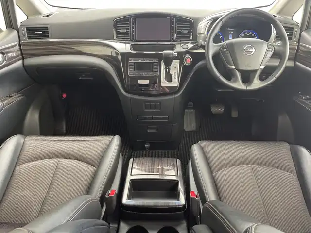 日産 エルグランド 250ハイウェイスターS 新潟県 2018(平30)年 3.8万km ブリリアントホワイトパール 純正9インチナビ MM518D-L/(フルセグ Bluetooth AM FM CD DVD Blueray SD iPod USB)/フリップダウンモニター/両側パワースライドドア/クルーズコントロール/ETC/AFS/キャプテンシート/オットマン/ドライブレコーダー/社外フロアマット/純正ドアバイザー/合皮ハーフレザーシート/LEDヘッドライト/オートライト/フロントフォグ/プッシュスタート/スマートキー/スペアキー/純正アルミホイール/取扱説明書/ダブルオートエアコン/ダブル+カーテンエアバッグ