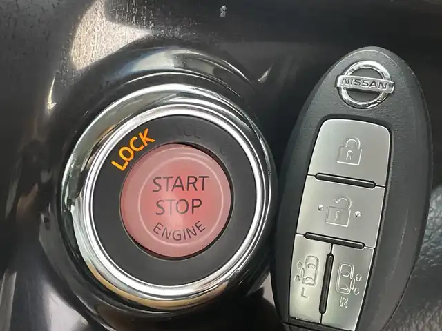 日産 エルグランド 250ハイウェイスターS 新潟県 2018(平30)年 3.8万km ブリリアントホワイトパール 純正9インチナビ MM518D-L/(フルセグ Bluetooth AM FM CD DVD Blueray SD iPod USB)/フリップダウンモニター/両側パワースライドドア/クルーズコントロール/ETC/AFS/キャプテンシート/オットマン/ドライブレコーダー/社外フロアマット/純正ドアバイザー/合皮ハーフレザーシート/LEDヘッドライト/オートライト/フロントフォグ/プッシュスタート/スマートキー/スペアキー/純正アルミホイール/取扱説明書/ダブルオートエアコン/ダブル+カーテンエアバッグ