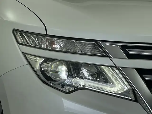 日産 エルグランド 250ハイウェイスターS 新潟県 2018(平30)年 3.8万km ブリリアントホワイトパール 純正9インチナビ MM518D-L/(フルセグ Bluetooth AM FM CD DVD Blueray SD iPod USB)/フリップダウンモニター/両側パワースライドドア/クルーズコントロール/ETC/AFS/キャプテンシート/オットマン/ドライブレコーダー/社外フロアマット/純正ドアバイザー/合皮ハーフレザーシート/LEDヘッドライト/オートライト/フロントフォグ/プッシュスタート/スマートキー/スペアキー/純正アルミホイール/取扱説明書/ダブルオートエアコン/ダブル+カーテンエアバッグ