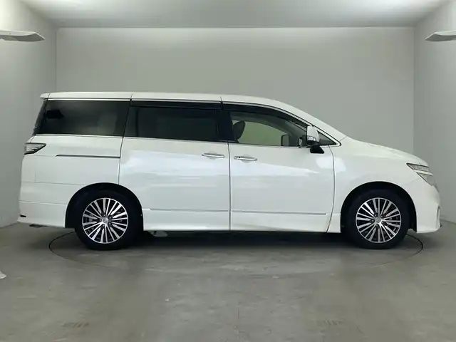 日産 エルグランド 250ハイウェイスターS 新潟県 2018(平30)年 3.8万km ブリリアントホワイトパール 純正9インチナビ MM518D-L/(フルセグ Bluetooth AM FM CD DVD Blueray SD iPod USB)/フリップダウンモニター/両側パワースライドドア/クルーズコントロール/ETC/AFS/キャプテンシート/オットマン/ドライブレコーダー/社外フロアマット/純正ドアバイザー/合皮ハーフレザーシート/LEDヘッドライト/オートライト/フロントフォグ/プッシュスタート/スマートキー/スペアキー/純正アルミホイール/取扱説明書/ダブルオートエアコン/ダブル+カーテンエアバッグ