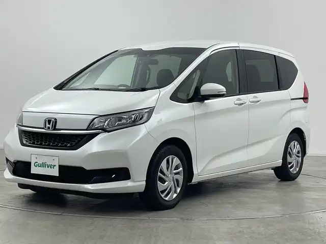 ホンダ フリード G 群馬県 2023(令5)年 1.8万km プラチナホワイトパール 衝突被害軽減ブレーキ ナビ　バックカメラ　両側電動スライドドア　アダプティブクルーズコントロール　アイドリングストップ　シートヒーター　オートライト　ステアリングリモコン　スマートキー　禁煙車