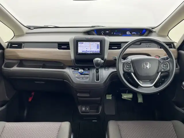 ホンダ フリード G 群馬県 2023(令5)年 1.8万km プラチナホワイトパール 衝突被害軽減ブレーキ ナビ　バックカメラ　両側電動スライドドア　アダプティブクルーズコントロール　アイドリングストップ　シートヒーター　オートライト　ステアリングリモコン　スマートキー　禁煙車