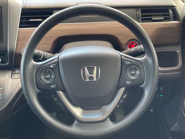 ホンダ フリード G 埼玉県 2023(令5)年 1.8万km プラチナホワイトパール ホンダセンシング /ナビ/　　CD/BT/ワンセグ /バックカメラ /両側パワースライドドア /レーダークルーズコントロール /シートヒーター /ステアリングスイッチ /ETC /禁煙車