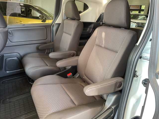 ホンダ フリード G 埼玉県 2023(令5)年 1.8万km プラチナホワイトパール ホンダセンシング /ナビ/　　CD/BT/ワンセグ /バックカメラ /両側パワースライドドア /レーダークルーズコントロール /シートヒーター /ステアリングスイッチ /ETC /禁煙車