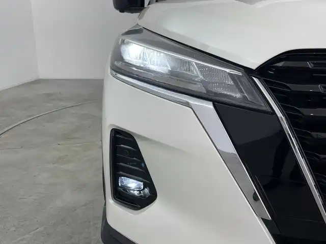 日産 キックス X 群馬県 2020(令2)年 5.5万km ブリリアントホワイトパール/ピュアブラック 2トーン 純正９型ナビ　アダプティブクルーズコントロール　全周囲カメラ　純正ドライブレコーダー　ビルトインＥＴＣ　ハーフレザー　衝突被害軽減ブレーキ　レーンキープアシスト　コーナーセンサー　スマートキー　禁煙車