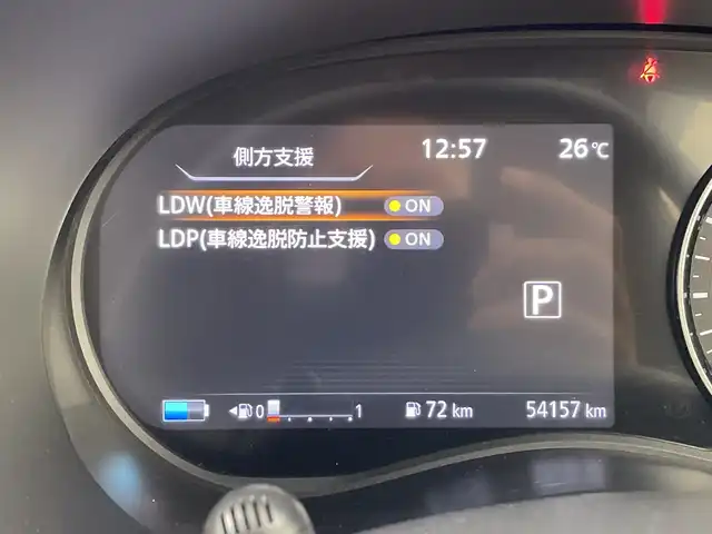 日産 キックス X 群馬県 2020(令2)年 5.5万km ブリリアントホワイトパール/ピュアブラック 2トーン 純正９型ナビ　アダプティブクルーズコントロール　全周囲カメラ　純正ドライブレコーダー　ビルトインＥＴＣ　ハーフレザー　衝突被害軽減ブレーキ　レーンキープアシスト　コーナーセンサー　スマートキー　禁煙車