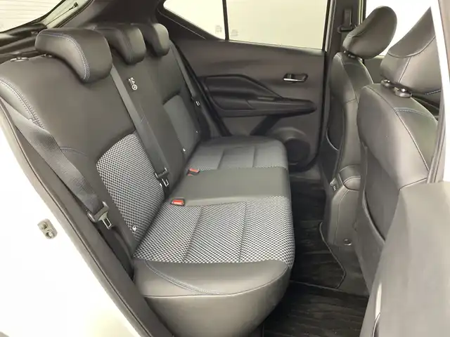 日産 キックス X 群馬県 2020(令2)年 5.5万km ブリリアントホワイトパール/ピュアブラック 2トーン 純正９型ナビ　アダプティブクルーズコントロール　全周囲カメラ　純正ドライブレコーダー　ビルトインＥＴＣ　ハーフレザー　衝突被害軽減ブレーキ　レーンキープアシスト　コーナーセンサー　スマートキー　禁煙車