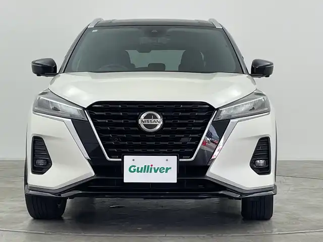 日産 キックス X 群馬県 2020(令2)年 5.5万km ブリリアントホワイトパール/ピュアブラック 2トーン 純正９型ナビ　アダプティブクルーズコントロール　全周囲カメラ　純正ドライブレコーダー　ビルトインＥＴＣ　ハーフレザー　衝突被害軽減ブレーキ　レーンキープアシスト　コーナーセンサー　スマートキー　禁煙車