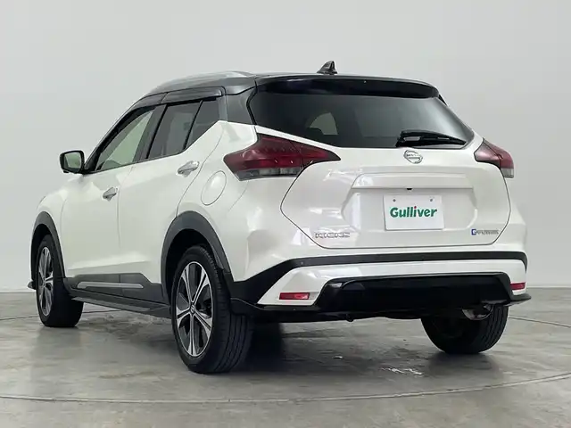 日産 キックス X 群馬県 2020(令2)年 5.5万km ブリリアントホワイトパール/ピュアブラック 2トーン 純正９型ナビ　アダプティブクルーズコントロール　全周囲カメラ　純正ドライブレコーダー　ビルトインＥＴＣ　ハーフレザー　衝突被害軽減ブレーキ　レーンキープアシスト　コーナーセンサー　スマートキー　禁煙車