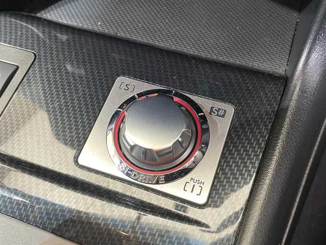スバル エクシーガ 2．5i スペックB アイサイト 岩手県 2013(平25)年 18.1万km サテンホワイトパール ４WD/STIスポイラー/アイサイトVer.2/全車速追従機能付きクルーズコントロール/プリクラッシュブレーキ/車線逸脱警報/横滑り防止装置/SI-DRIVE/純正ナビ/（CD/DVD/フルセグ/SD/Bluetooth）/バックカメラ/ETC/パドルシフト/オートエアコン/オートライト/HIDヘッドライト/LEDフォグランプ/純正18インチアルミホイール