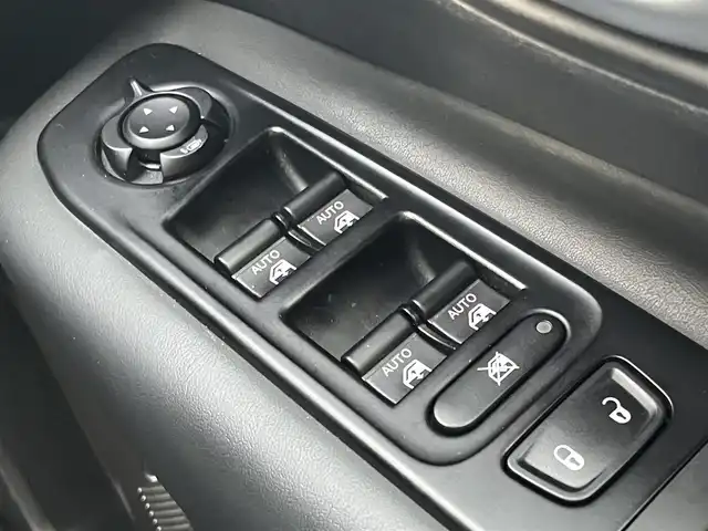 クライスラー・ジープ ジープ レネゲード リミテッド 静岡県 2020(令2)年 4.2万km 黒 レザーシート/ブラインドスポットアシスト/純正ナビ/(Bluetooth/CarPlay/フルセグ)/衝突被害軽減システム/バックカメラ/アダプティブクルーズコントロール/レーンキープアシスト/パーキングアシスト/パワーシート /シートヒーター /ステアリングヒーター/スマートキー/ETC2.0/ドライブレコーダー/純正フロアマット/純正17インチアルミホイール/社外スタッドレスタイヤ有り/取扱説明書/スペアキー