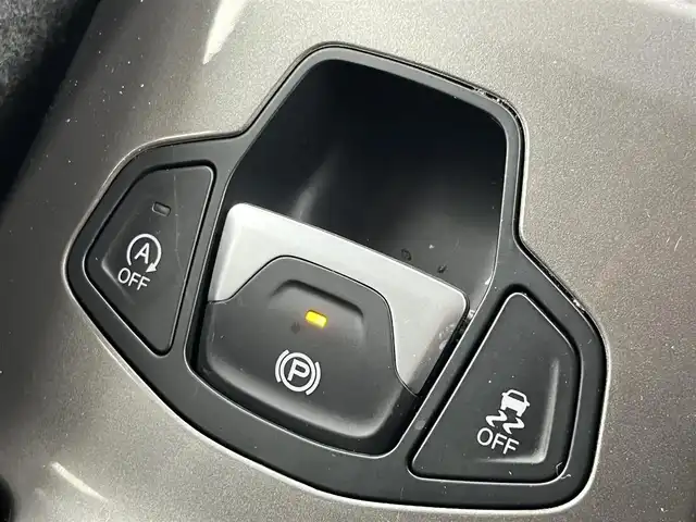 クライスラー・ジープ ジープ レネゲード リミテッド 静岡県 2020(令2)年 4.2万km 黒 レザーシート/ブラインドスポットアシスト/純正ナビ/(Bluetooth/CarPlay/フルセグ)/衝突被害軽減システム/バックカメラ/アダプティブクルーズコントロール/レーンキープアシスト/パーキングアシスト/パワーシート /シートヒーター /ステアリングヒーター/スマートキー/ETC2.0/ドライブレコーダー/純正フロアマット/純正17インチアルミホイール/社外スタッドレスタイヤ有り/取扱説明書/スペアキー